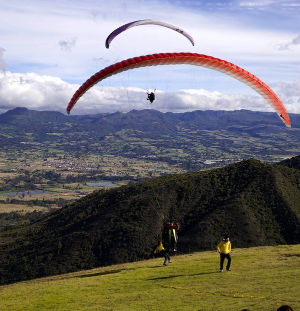 Annecy : Découvrez les charmes enivrants du parapente au cœur des Alpes