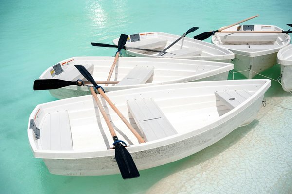 Explorez les eaux du grau du roi avec notre service de location de bateau